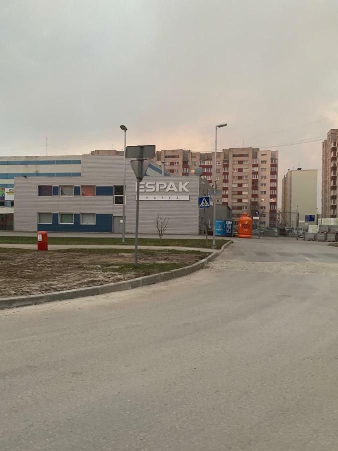 Ореховая Горка Апартаменты С Балконом И Лифтом Narva Exterior photo
